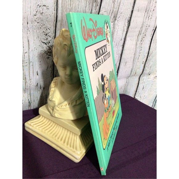 1986 Hardback Children’s Book “ Mickey Finds A Kitten “ Walt Disney Beginning Re - Picture 7 of 11